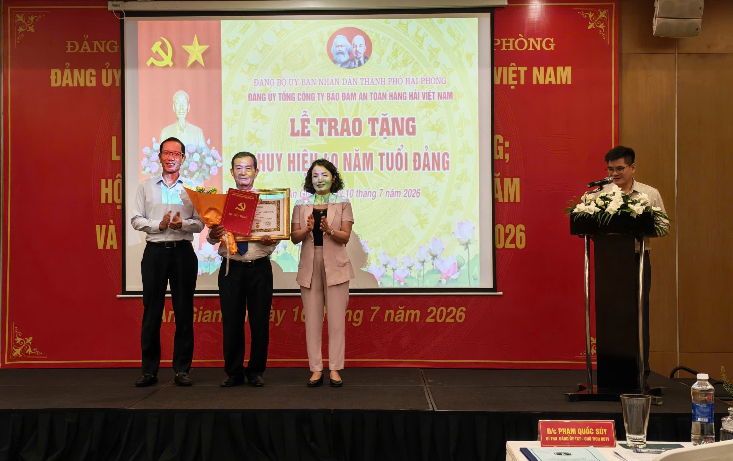 VMSC tổ chức Lễ trao tặng Huy hiệu 40 năm tuổi Đảng và sơ kết công tác 6 tháng đầu năm 2026